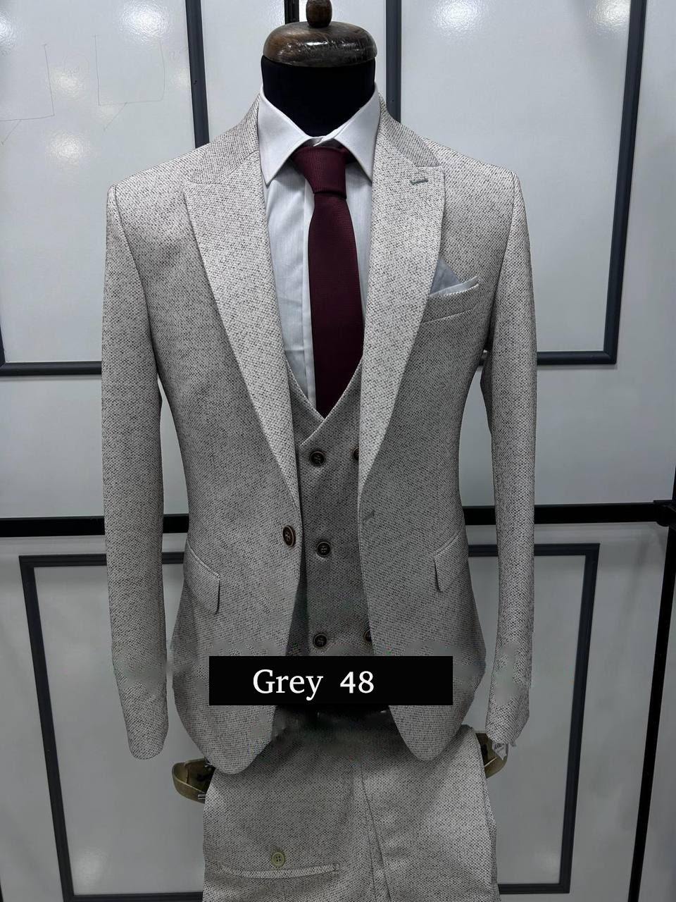 Chic Light Grey Three-Piece Suit Modern Sophistication