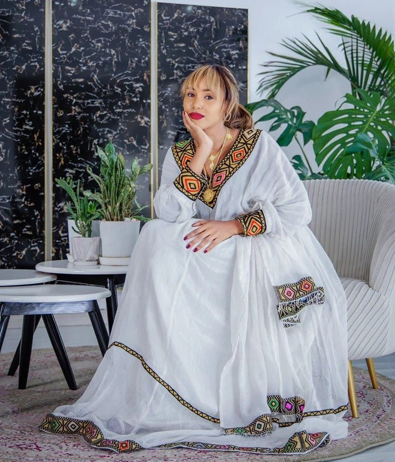 Graceful Shimena Kemis with Delicate Tilf Patterns