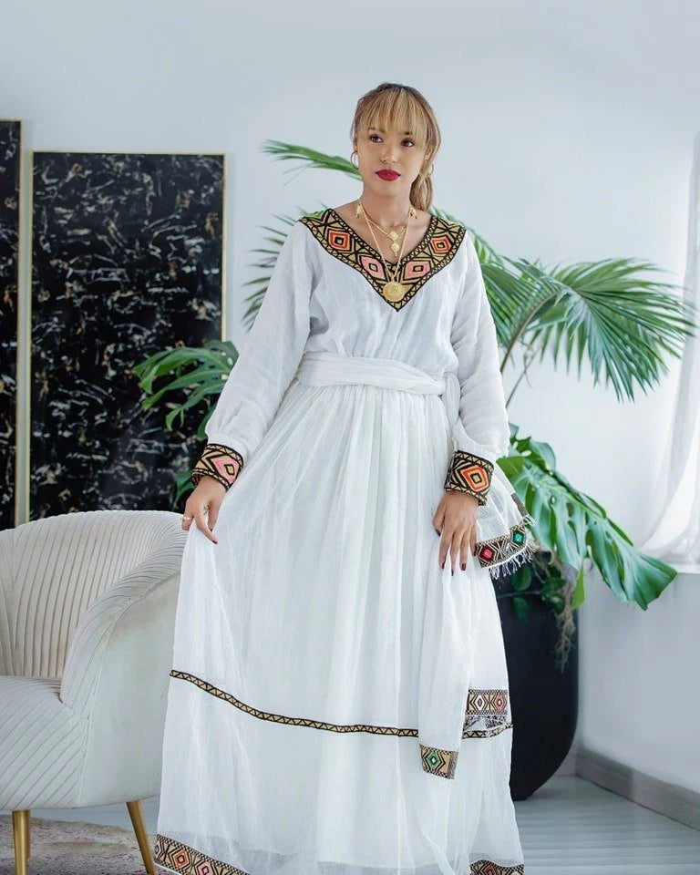 Graceful Shimena Kemis with Delicate Tilf Patterns