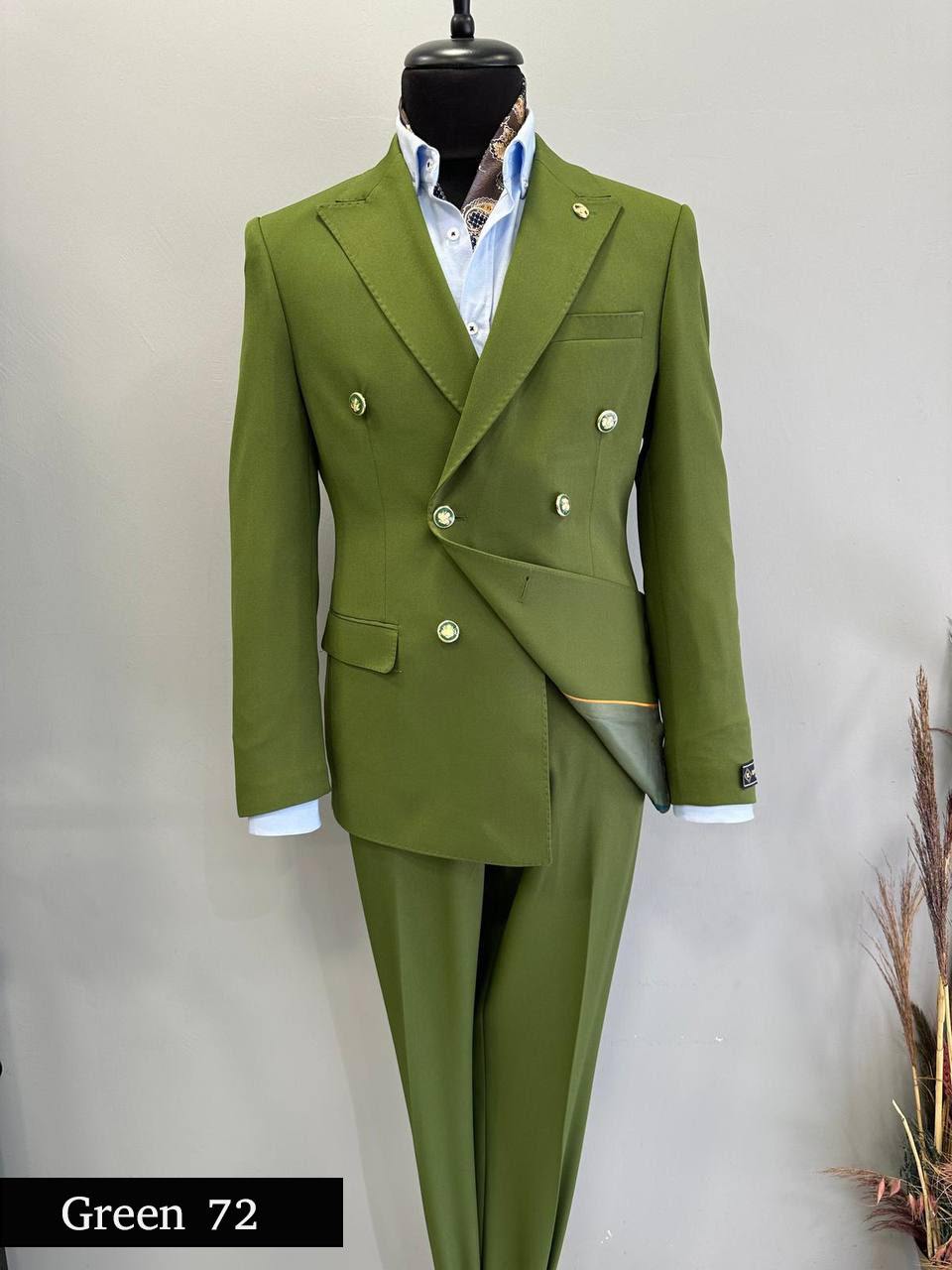 Bold Green Double-Breasted Turkey Suit A Fusion of Style and Elegance