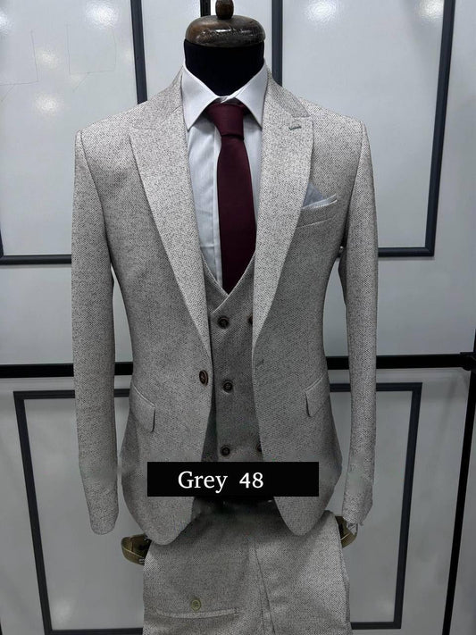 Chic Light Grey Three-Piece Suit Modern Sophistication